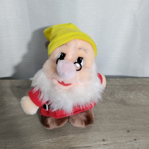 Vintage Disney World Disney Land Seven Dwarfs Plushie-DOC Vintage NWT - Picture 1 of 9